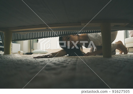 看床底下的女人 91627505