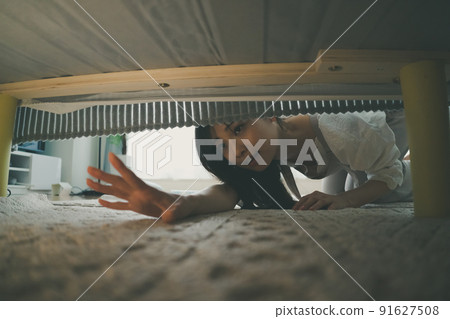 Under the bed 91627508