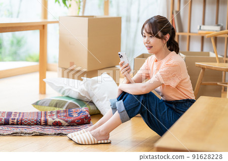 年輕女子包裝 91628228