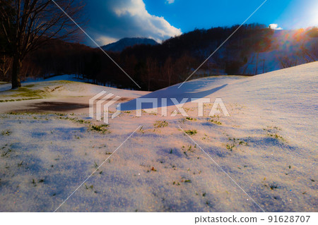 Illuminated by snowy mountains and the sun Illuminated by snowy mountains and the sun 91628707