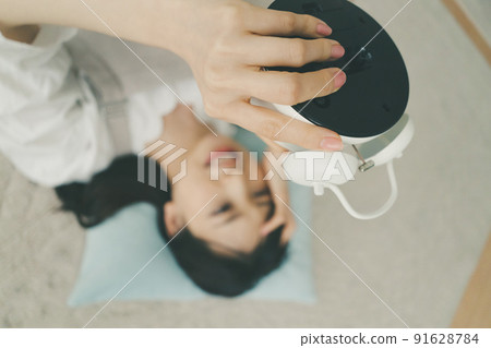 鬧鐘和女人 91628784
