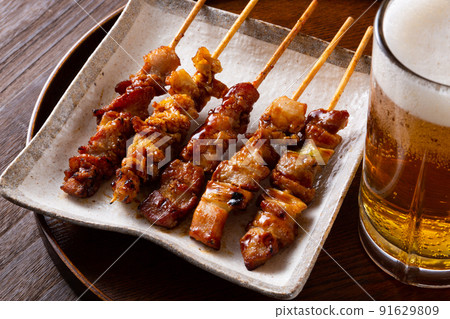 Yakitori and beer 91629809