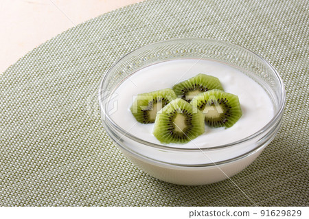 Kiwi Yogurt 91629829