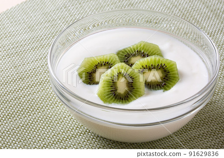 Kiwi Yogurt Kiwi Yogurt 91629836