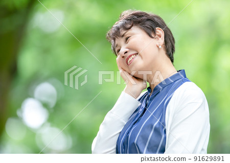 美女形象清新綠色的女人 91629891