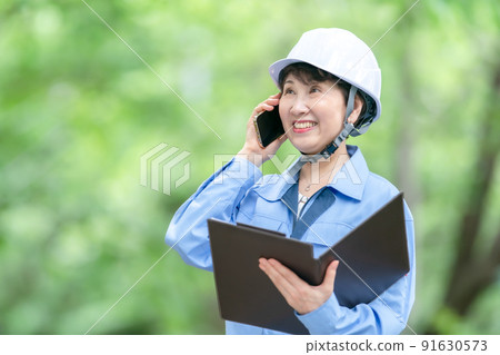 職業女性工作服頭盔智能手機 91630573