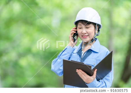 職業女性工作服頭盔智能手機 91630575