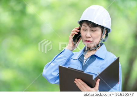 職業女性工作服頭盔智能手機 91630577