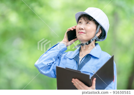 職業女性工作服頭盔智能手機 91630581