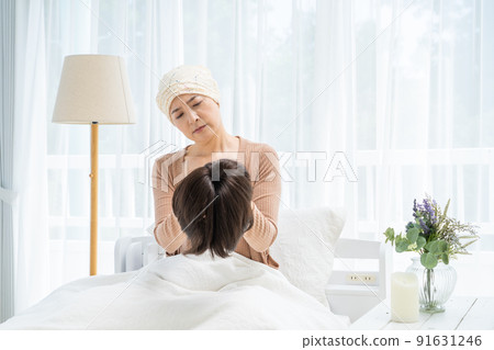 照顧醫用假髮的女性患者 91631246