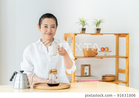 Eco-friendly and healthy lifestyle image Middle women Eco-friendly and healthy lifestyle image Middle women 91631806