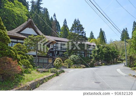 茅草屋頂的溫泉旅館 91632120
