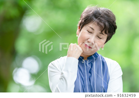 資深女性擔心思考 91632459