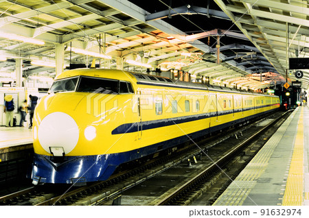 1999 Type 922 Doctor Yellow T2 formation 1999 Type 922 Doctor Yellow T2 formation 91632974