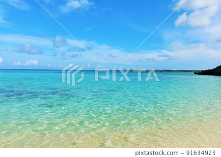 Okinawa Miyakojima Blue Sky and Sea (Photo: Sunayama Beach) 91634923