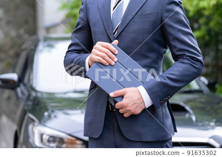 Car car dealer male assessor Car car dealer male assessor 91635302