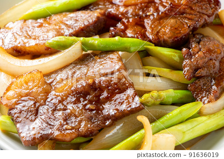 炒牛肉蘆筍。 91636019
