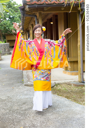 A traveling girl wearing a folk costume in the old Ryukyu Kingdom of Okinawa 91636480