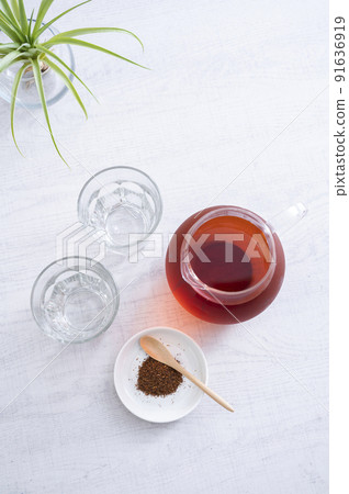 Ice rooibos tea and rooibos tea leaves 91636919