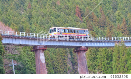 [Hiroshima Prefecture] Geibi Line No. 1 Hitotobara River Bridge heading to Bingo-Ochiai Station 91638898