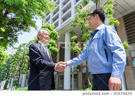 Male manager of business work clothes 91639829