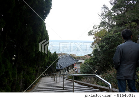 俯瞰太平洋的石階 91640012