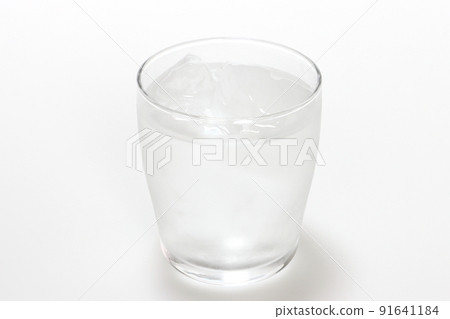 Cold mineral water 91641184