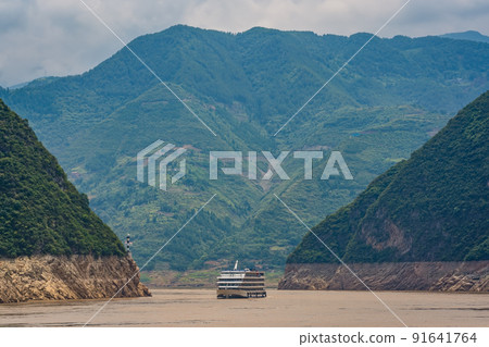 Luxury passenger ship on Yangtze river in China 91641764