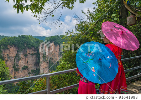 Women with umbrella on the Heaven Pillar viewpoint 91641988