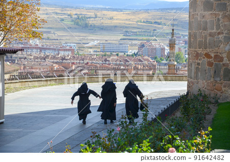 Nun walking in the town of Avila (Spain) 91642482