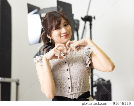 拍攝視頻的可愛模特 91646139