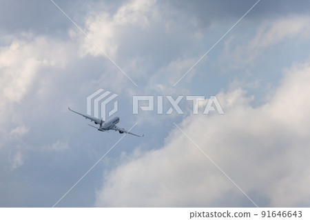 Japan Airlines A350, a passenger plane that took off from Haneda Airport Japan Airlines A350, a passenger plane that took off from Haneda Airport 91646643