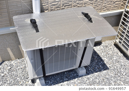 [Power saving measures] A protective cover is attached to the outdoor unit of the air conditioner to improve cooling efficiency !! 91649957