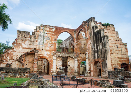 The ruins of the hospital Nicolas de Bari at Santo Domingo, Dominican Republic. 91653390