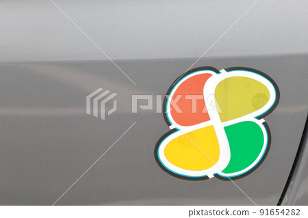 Elderly person mark affixed to the car (silver mark, elderly driver sign) 91654282