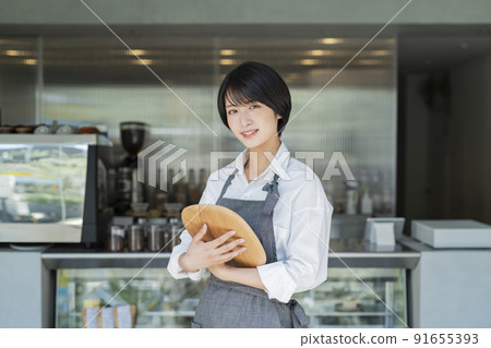 Cafe female staff 91655393