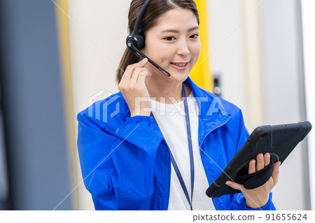 Young woman with wireless income 91655624