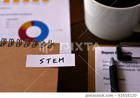 Sticky note with STEM, coffee and PC Sticky note with STEM, coffee and PC 91658120