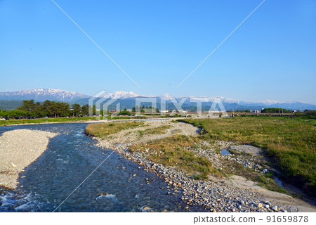 [富山縣魚津市]從早月橋看到的立山山脈*拍攝於2022年5月4日 91659878