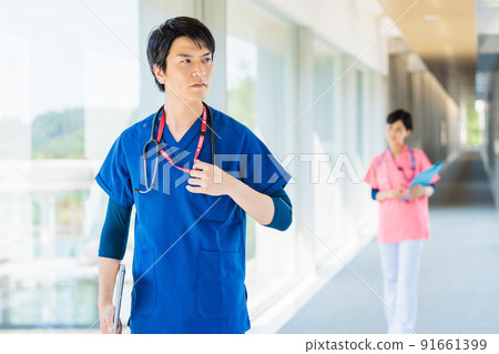 Medical image of men and women scrubbing 91661399