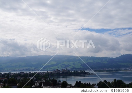 Lake Zurich and cityscape, Switzerland Lake Zurich and cityscape, Switzerland 91661906