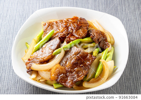 炒牛肉蘆筍。 91663084