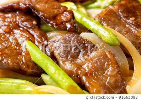 炒牛肉蘆筍起來。 炒牛肉蘆筍起來。 91663088