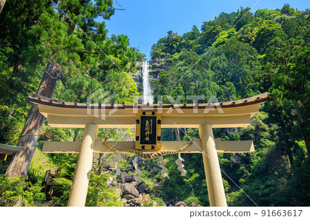 世界遺產熊野古道鳥居和廣神社那智瀑布 91663617