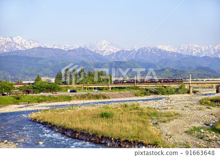 [Uozu City, Toyama Prefecture] An event train that runs with the charm of Toyama Toyama Emaki * Taken on May 4, 2022 91663648