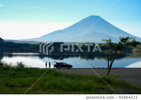Lake Shoji and Mt. Fuji, one of the Five Lakes of Fuji, Yamanashi Prefecture 91664221