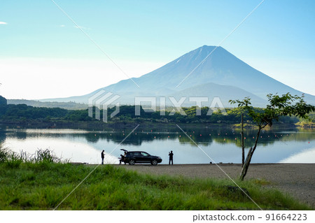 Lake Shoji and Mt. Fuji, one of the Five Lakes of Fuji, Yamanashi Prefecture 91664223
