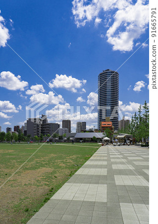 Ike Sun Park and high-rise condominiums in Higashiikebukuro, Toshima-ku 91665791