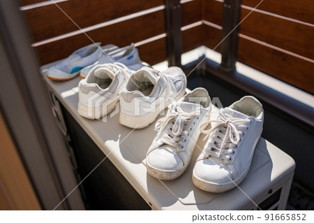 Dry your shoes on the balcony Dry your shoes on the balcony 91665852