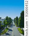 從藍天和人行天橋看郊區住宅區的主要街道 91666452
